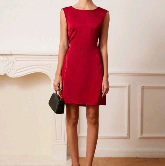 Elegant Romantic French Retro Style Wrap Around V-Neck Sleeveless Dress - Picture 3 of 5